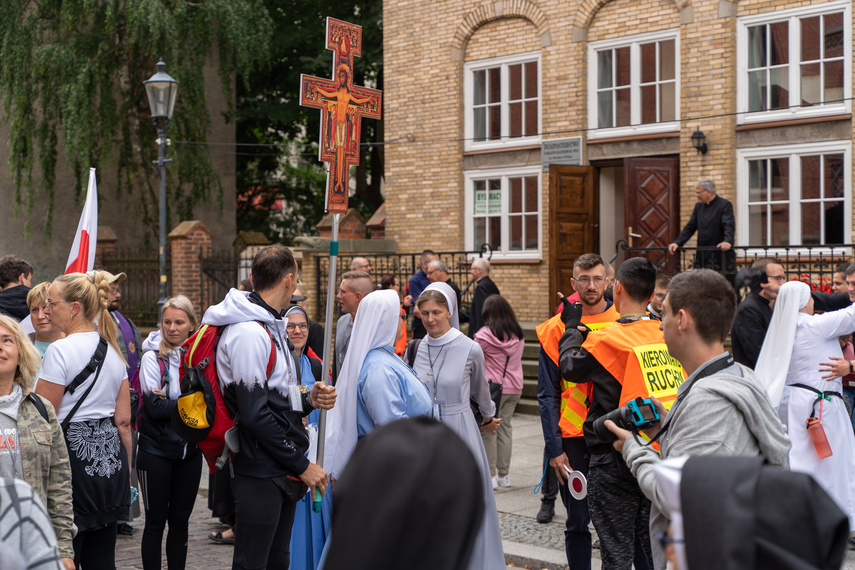 Pielgrzymi wyruszyli na Jasną Górę po raz trzydziesty zdjęcie nr 265961