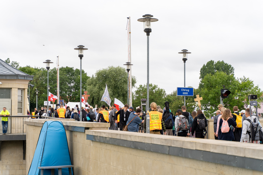 Pielgrzymi wyruszyli na Jasną Górę po raz trzydziesty zdjęcie nr 265987