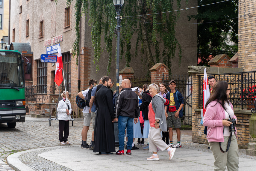 Pielgrzymi wyruszyli na Jasną Górę po raz trzydziesty zdjęcie nr 265941