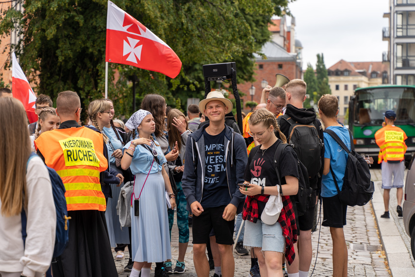 Pielgrzymi wyruszyli na Jasną Górę po raz trzydziesty zdjęcie nr 265950