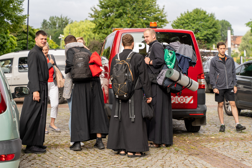 Pielgrzymi wyruszyli na Jasną Górę po raz trzydziesty zdjęcie nr 265933