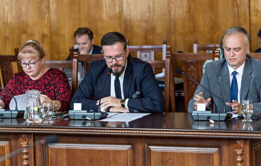 Elbląg Dzisiaj sesja Rady Miejskiej. Radni o podwyżkach