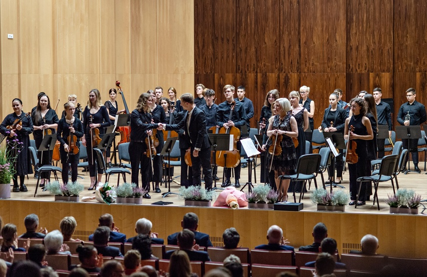 75 lat szkoły pełnej muzyki zdjęcie nr 270348