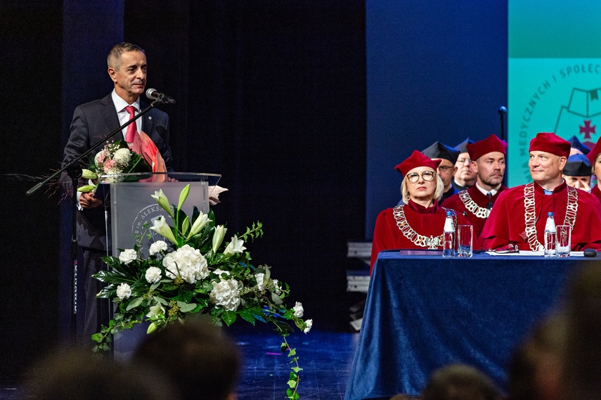 Z nową nazwą i nowym kierunkiem w nowy rok akademicki zdjęcie nr 270399