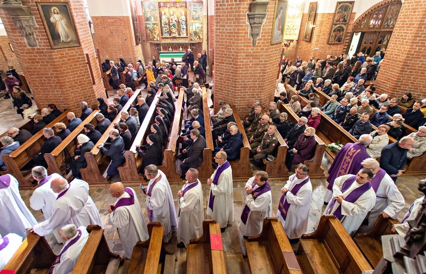 Pożegnali biskupa Jana Styrnę zdjęcie nr 270622