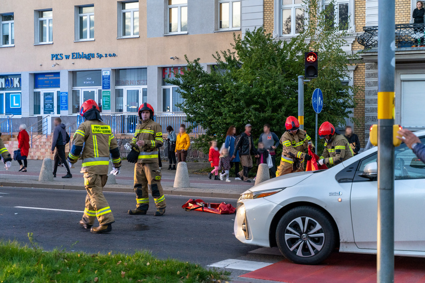 Wypadek na al. Grunwaldzkiej, trzy osoby w szpitalu. zdjęcie nr 270878