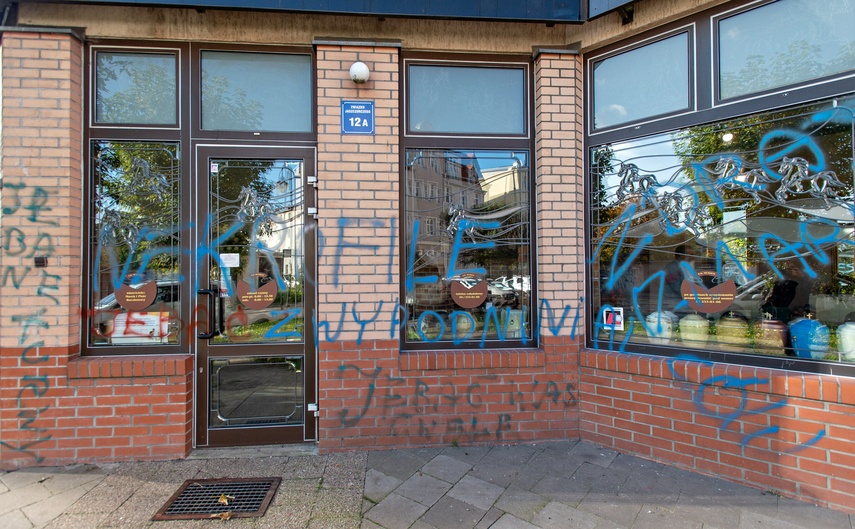 Elbląg Zdewastowana siedziba Charona