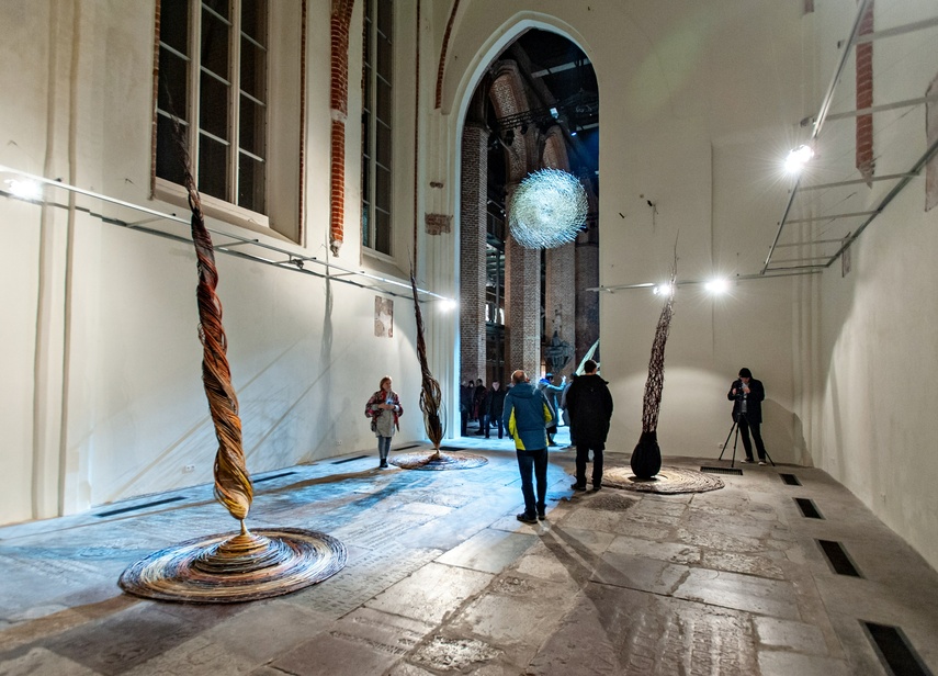 Trawa, wosk i Wszechświat. Nowa wystawa w Galerii El zdjęcie nr 273419