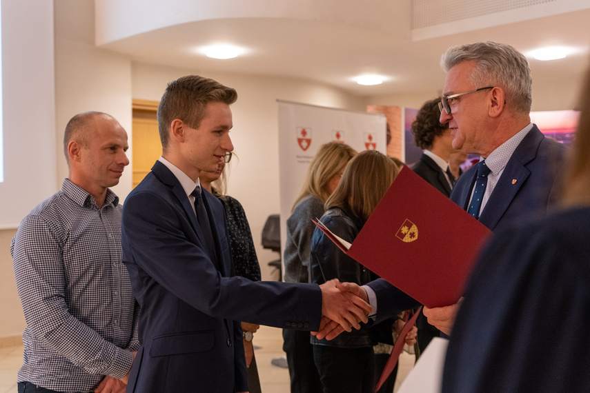 Bogaci w wiedzę, bogatsi o stypendium zdjęcie nr 273717