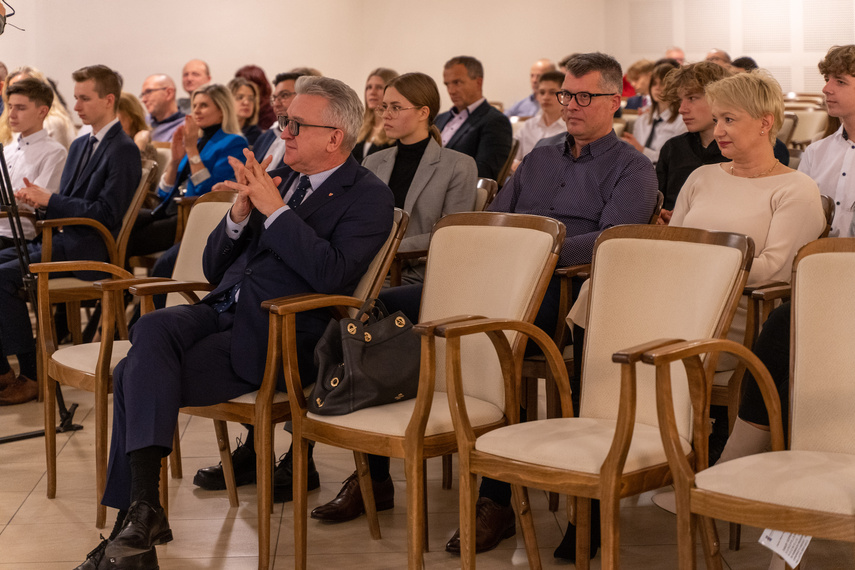 Bogaci w wiedzę, bogatsi o stypendium zdjęcie nr 273696