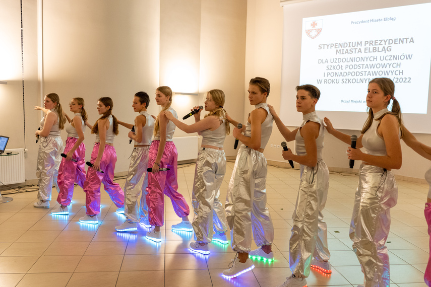 Bogaci w wiedzę, bogatsi o stypendium zdjęcie nr 273748