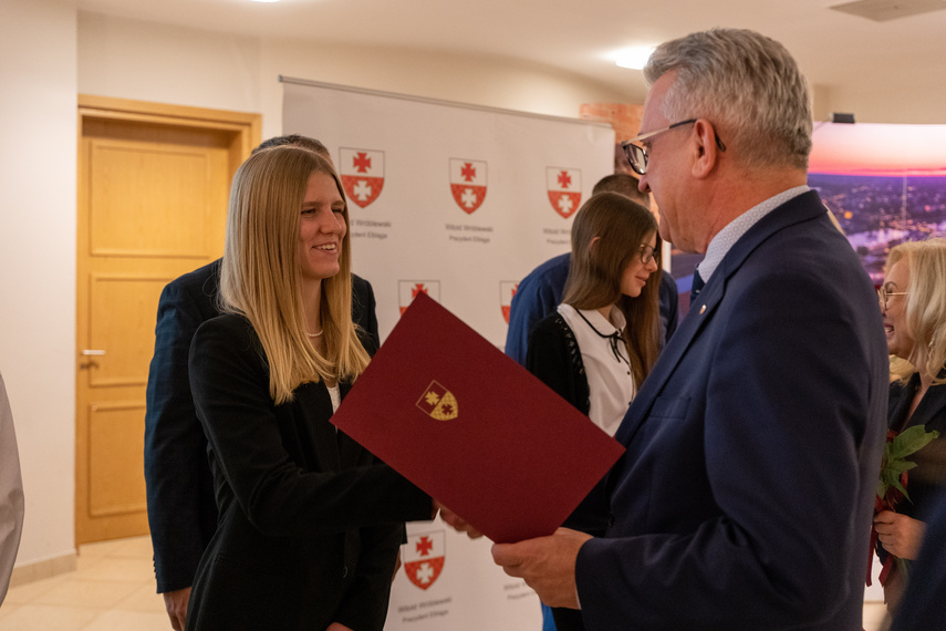 Bogaci w wiedzę, bogatsi o stypendium zdjęcie nr 273708