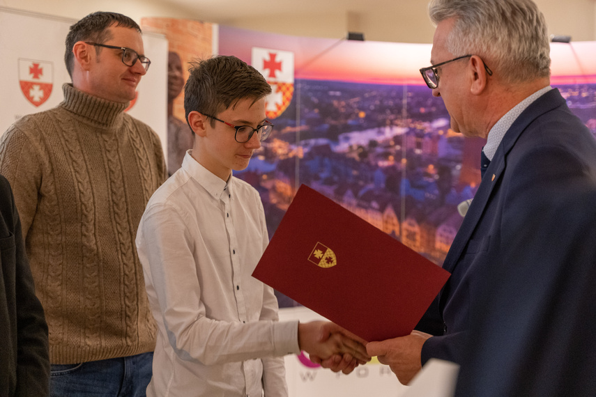 Bogaci w wiedzę, bogatsi o stypendium zdjęcie nr 273732