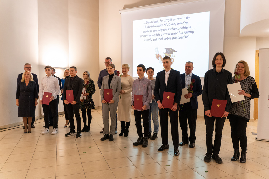 Bogaci w wiedzę, bogatsi o stypendium zdjęcie nr 273743