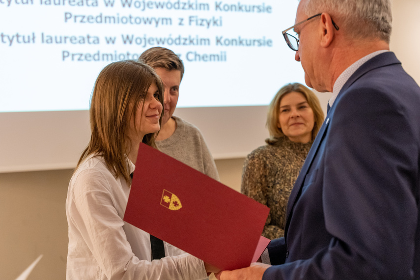 Bogaci w wiedzę, bogatsi o stypendium zdjęcie nr 273723