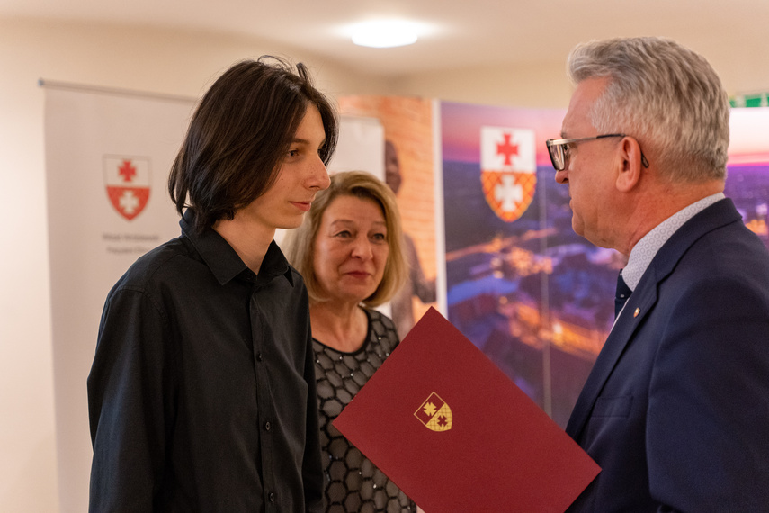 Bogaci w wiedzę, bogatsi o stypendium zdjęcie nr 273737