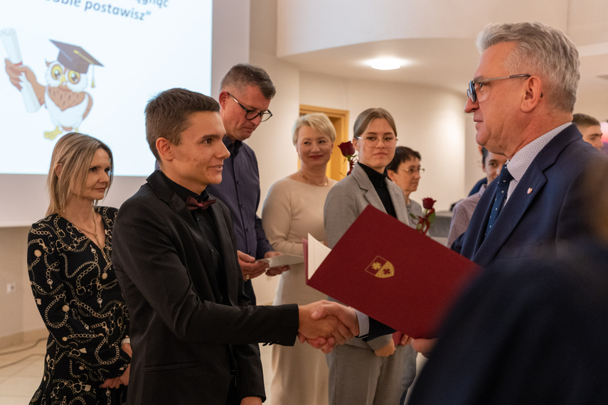 Bogaci w wiedzę, bogatsi o stypendium zdjęcie nr 273741