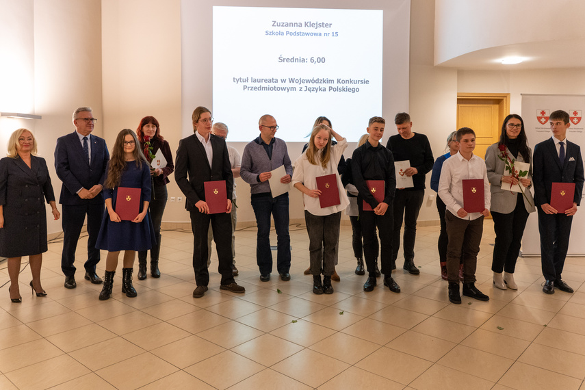 Bogaci w wiedzę, bogatsi o stypendium zdjęcie nr 273731