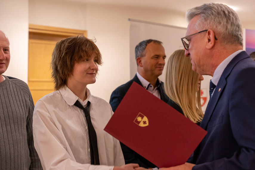 Bogaci w wiedzę, bogatsi o stypendium zdjęcie nr 273709