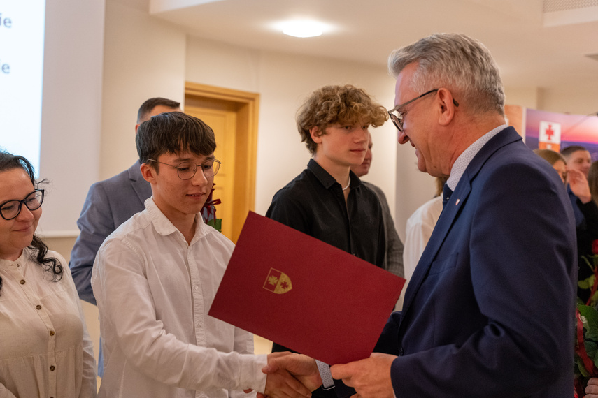 Bogaci w wiedzę, bogatsi o stypendium zdjęcie nr 273711