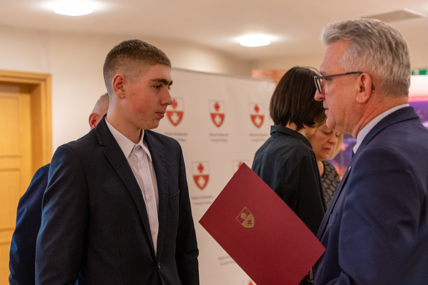 Bogaci w wiedzę, bogatsi o stypendium zdjęcie nr 273738