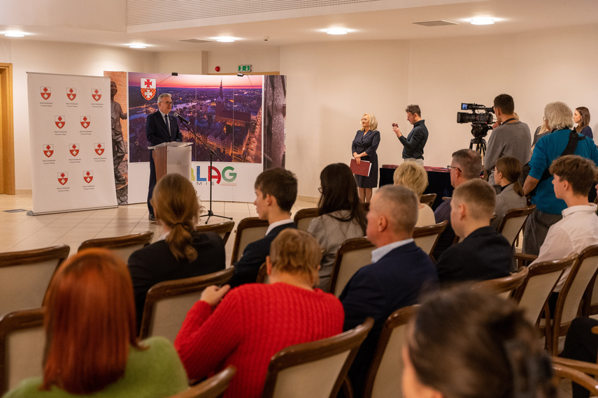 Bogaci w wiedzę, bogatsi o stypendium zdjęcie nr 273703