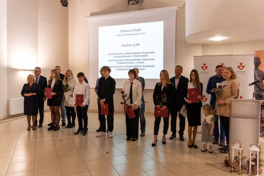 Bogaci w wiedzę, bogatsi o stypendium zdjęcie nr 273713