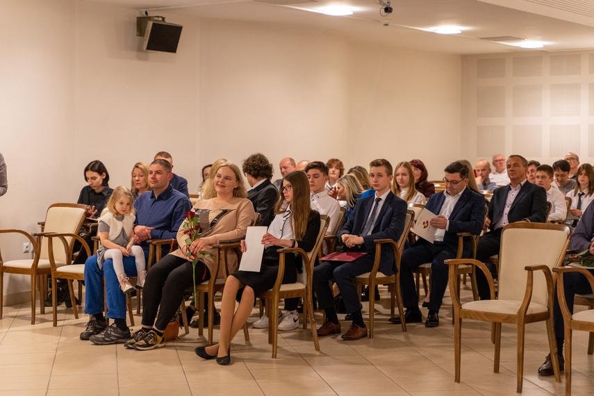 Bogaci w wiedzę, bogatsi o stypendium zdjęcie nr 273745