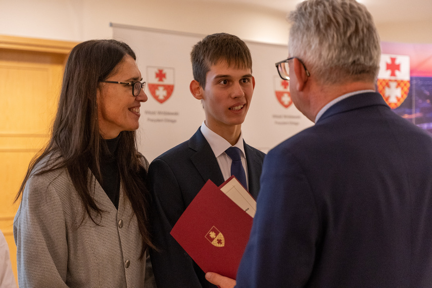 Bogaci w wiedzę, bogatsi o stypendium zdjęcie nr 273725