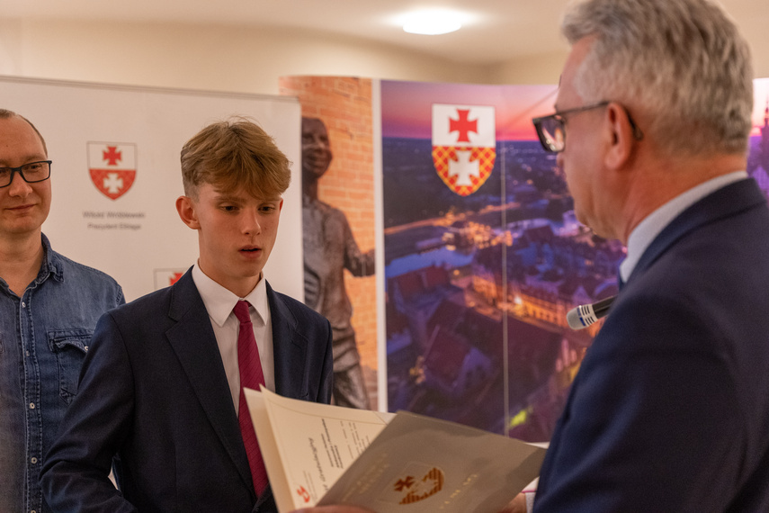 Bogaci w wiedzę, bogatsi o stypendium zdjęcie nr 273714