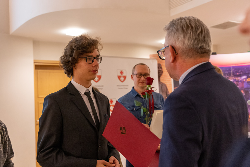 Bogaci w wiedzę, bogatsi o stypendium zdjęcie nr 273715