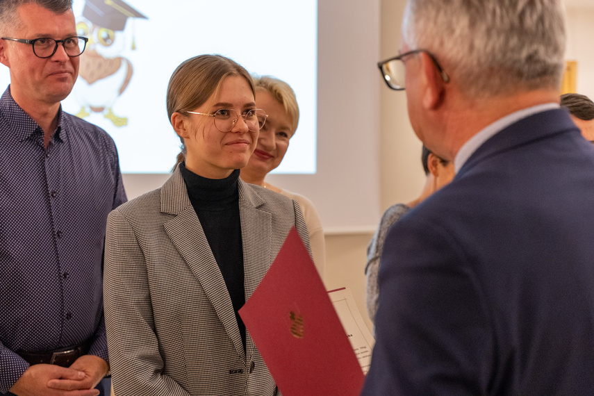 Bogaci w wiedzę, bogatsi o stypendium zdjęcie nr 273740