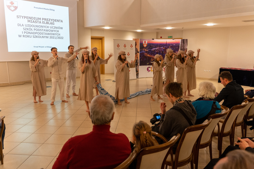 Bogaci w wiedzę, bogatsi o stypendium zdjęcie nr 273749