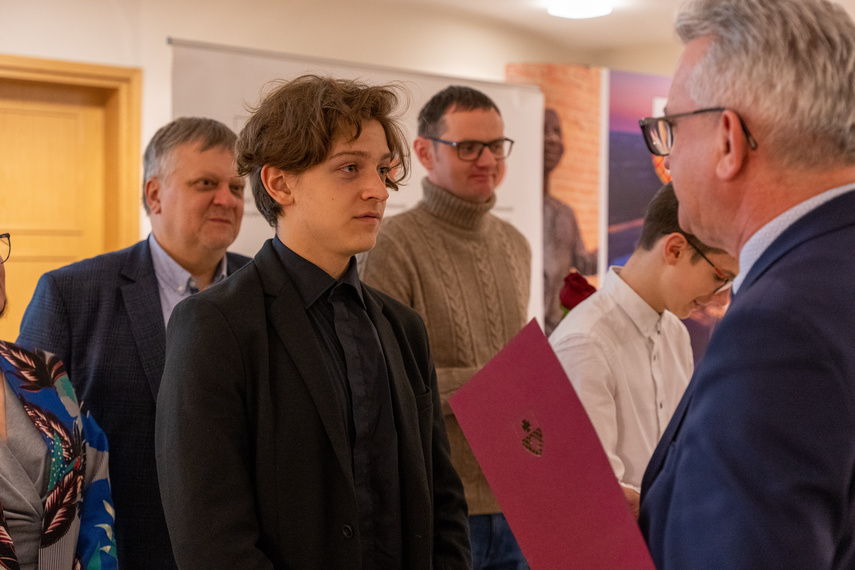 Bogaci w wiedzę, bogatsi o stypendium zdjęcie nr 273733