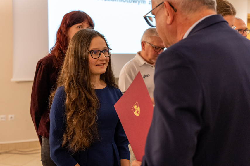 Bogaci w wiedzę, bogatsi o stypendium zdjęcie nr 273730