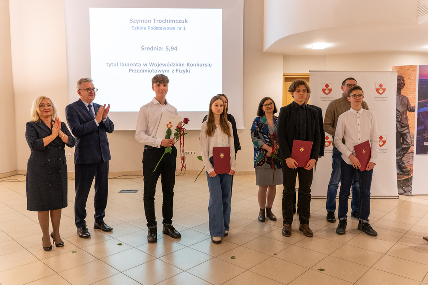 Bogaci w wiedzę, bogatsi o stypendium zdjęcie nr 273736