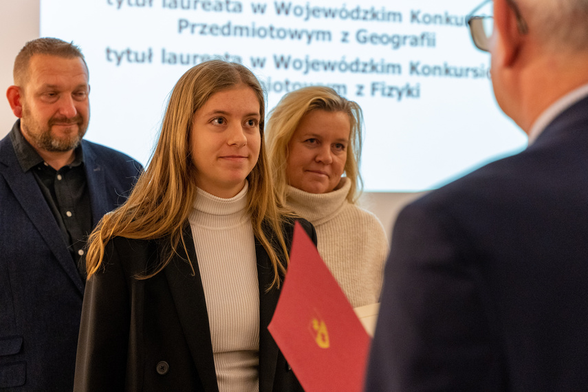 Bogaci w wiedzę, bogatsi o stypendium zdjęcie nr 273712