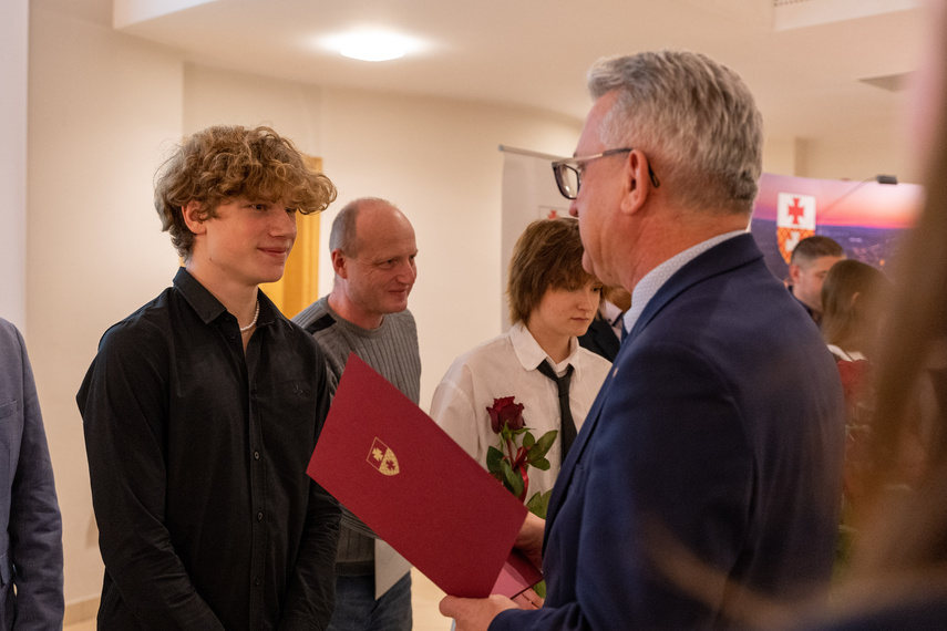 Bogaci w wiedzę, bogatsi o stypendium zdjęcie nr 273710