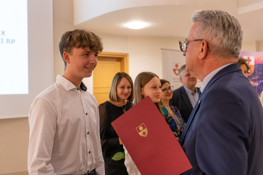 Bogaci w wiedzę, bogatsi o stypendium zdjęcie nr 273735