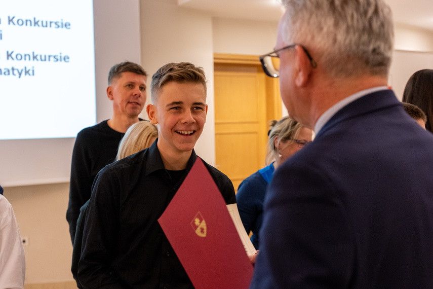 Bogaci w wiedzę, bogatsi o stypendium zdjęcie nr 273727