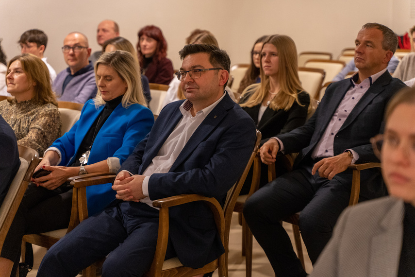 Bogaci w wiedzę, bogatsi o stypendium zdjęcie nr 273702