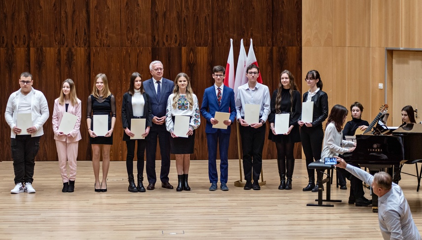 Najlepsi ze stypendiami premiera zdjęcie nr 273764