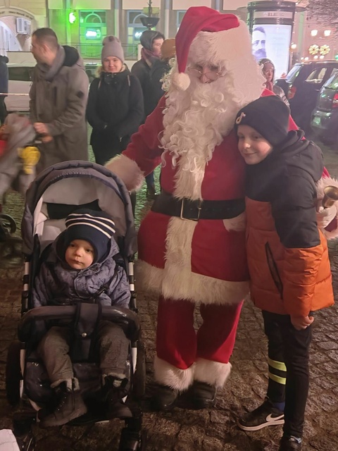 Miejska choinka już świeci zdjęcie nr 274543