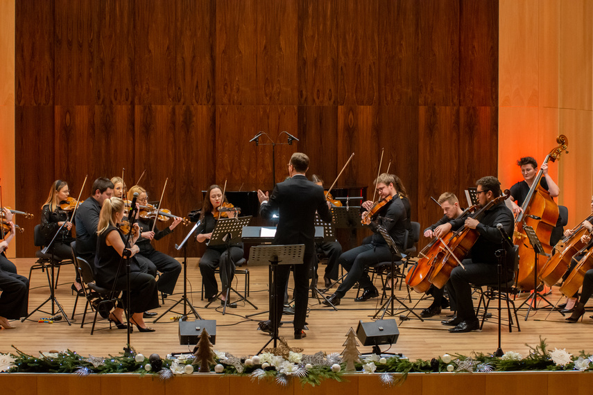 W mroźny wieczór rozbrzmiały kolędy zdjęcie nr 275164