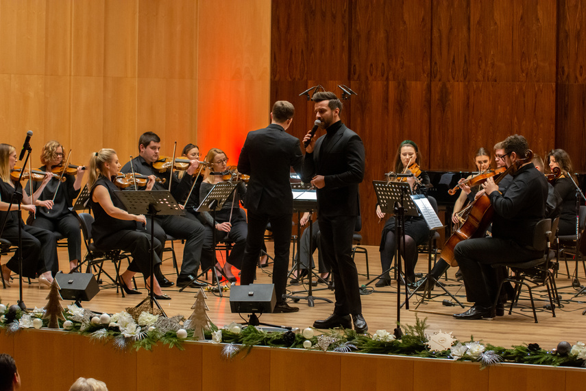 W mroźny wieczór rozbrzmiały kolędy zdjęcie nr 275168