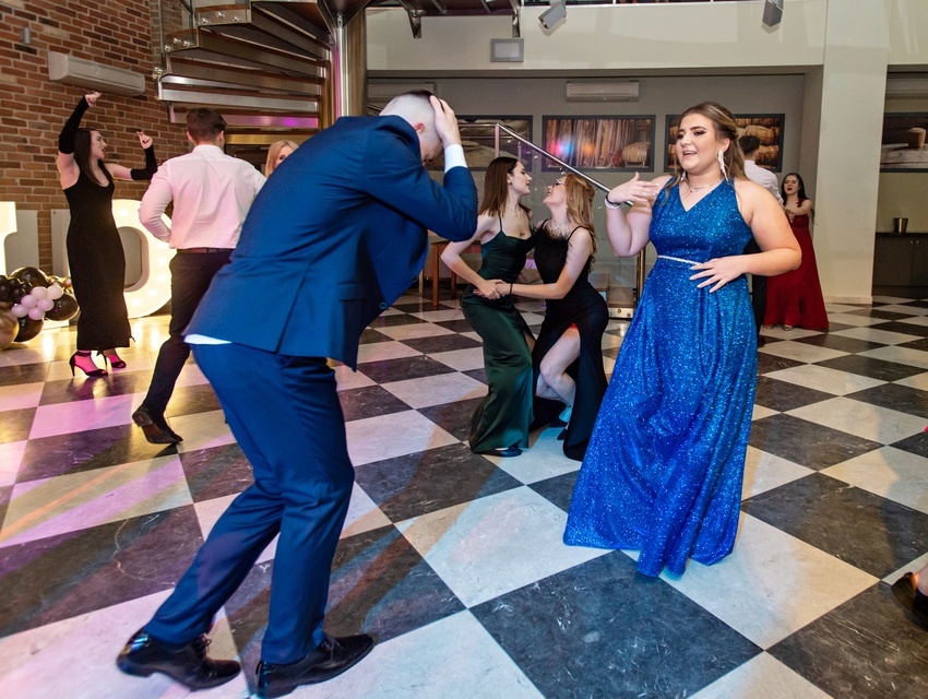 "Bawcie się świetnie i zapomnijcie się na chwilę". Studniówka IV LO zdjęcie nr 276402