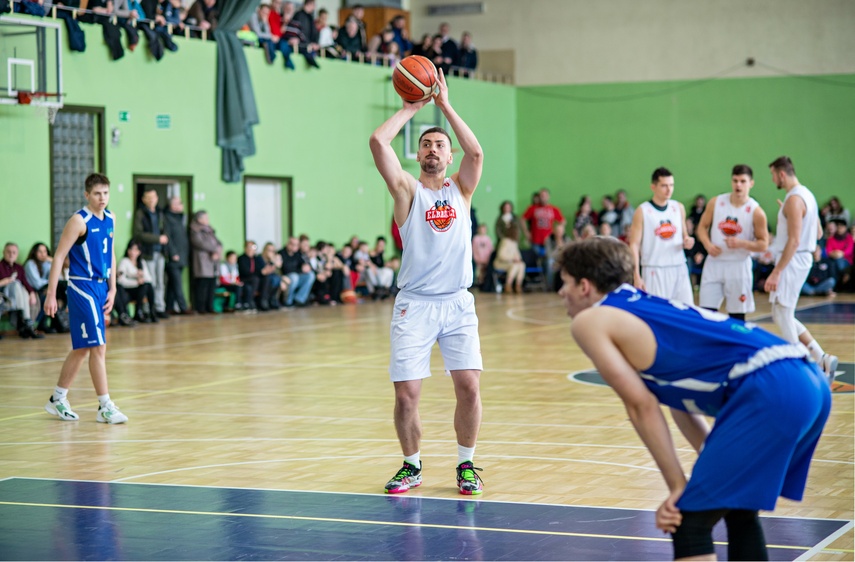 Basketball dziurawi kosz zdjęcie nr 278026