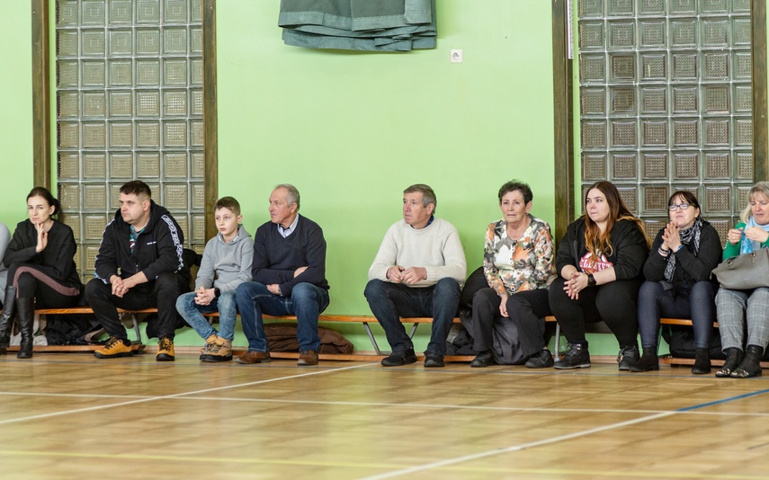 Basketball dziurawi kosz zdjęcie nr 278004