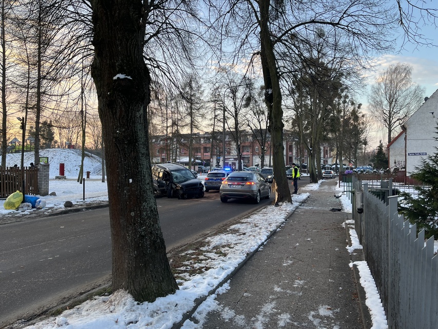 Rozbił auto i zbiegł. Policja szuka sprawcy zdjęcie nr 278216