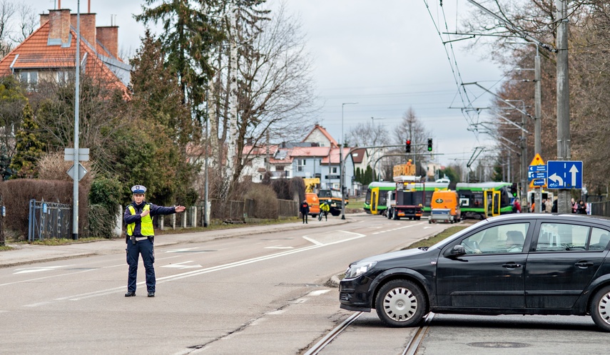 Elbląg Wykolejony tramwaj na Bema. Ulica jest nieprzejezdna